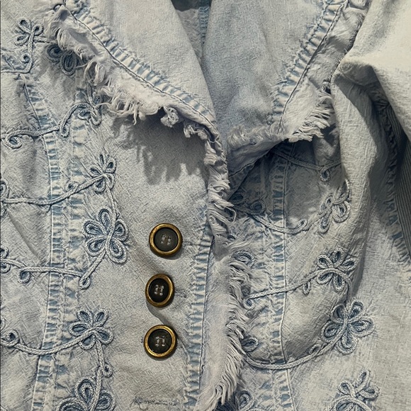 Vintage Frayed Edge Embroidered Denim Jacket says M but fits a S - Picture 2 of 13